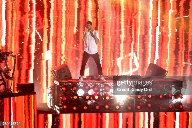 Drew Taggart Photos and Premium High Res Pictures - Getty Images