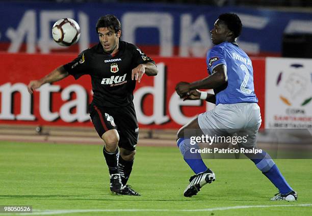 Deportivo Quito's Franco Niell vies for the ball with Emelec's Mariano Mina during a 2010 Libertadores Cup match at the Atahualpa Stadium on March...