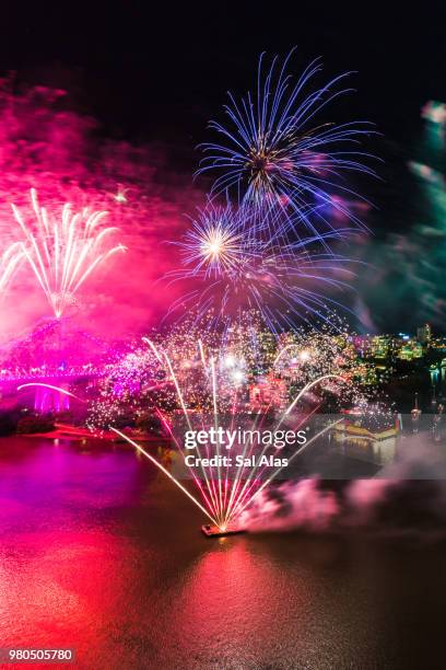 brisbane city fireworks - brisbane transport stock pictures, royalty-free photos & images