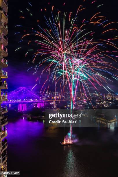 brisbane city fireworks - alas stock-fotos und bilder