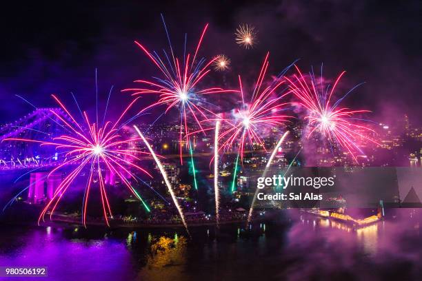 brisbane city fireworks - alas stock-fotos und bilder