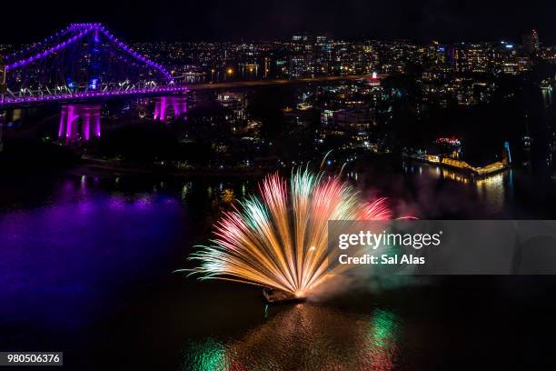 brisbane city fireworks - alas stock-fotos und bilder