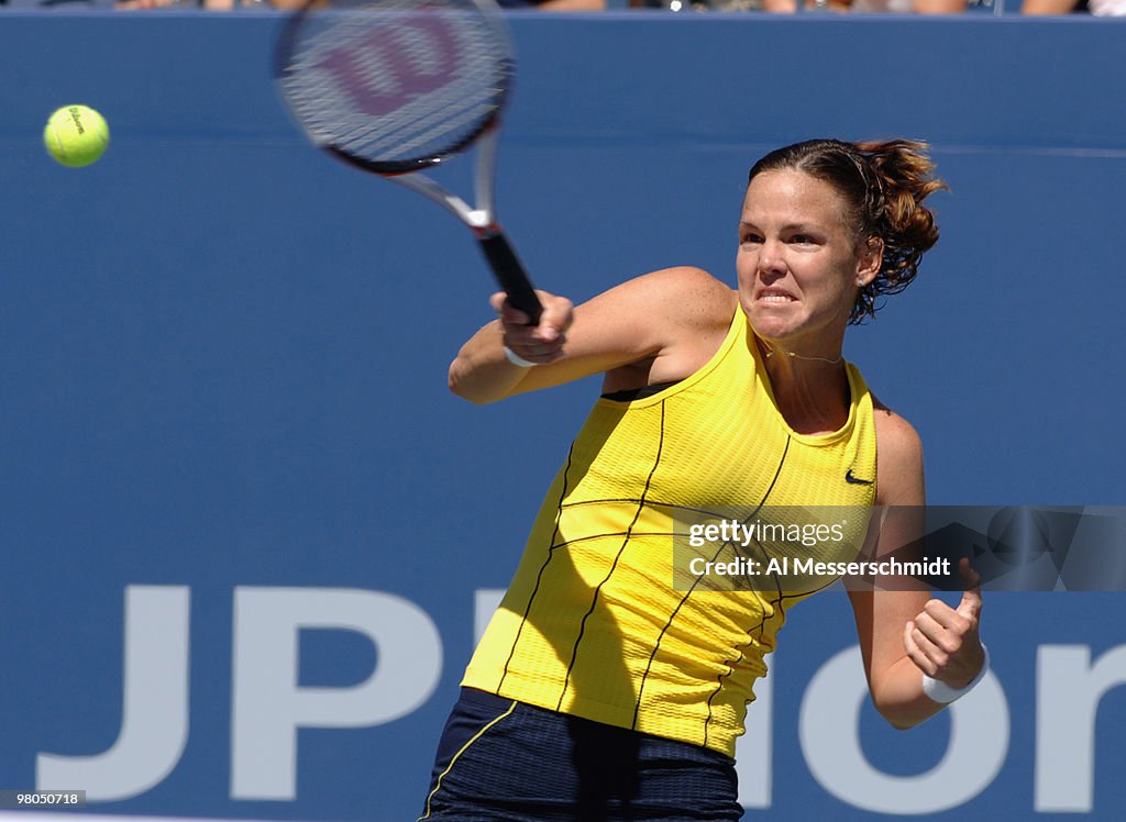 2005 US Open - Women's Singles - Fourth Round - Lindsay Davenport vs. Nathalie Dechy