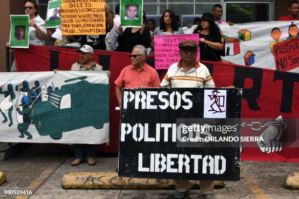 Members of the Honduran National Committee for the Release of Political Prisoners demand the release of detainees outside the Public Ministry in...