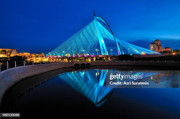 seri wawasan bridge - seri photos et images de collection