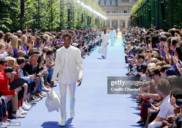 Model Doutzen Kroes attends the Louis Vuitton Menswear Spring/Summer  News Photo - Getty Images