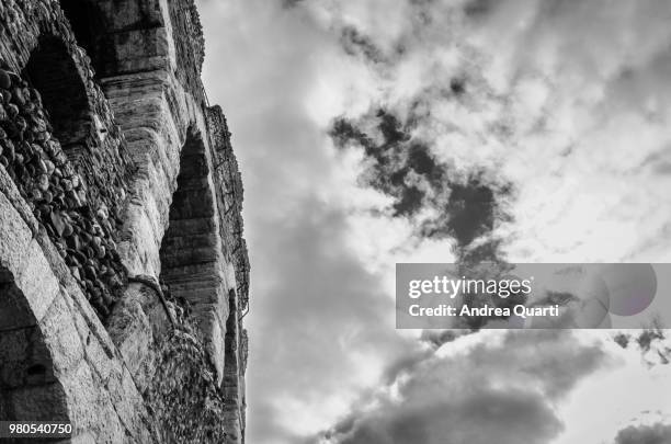 stones, sky, clouds - tre quarti stockfoto's en -beelden