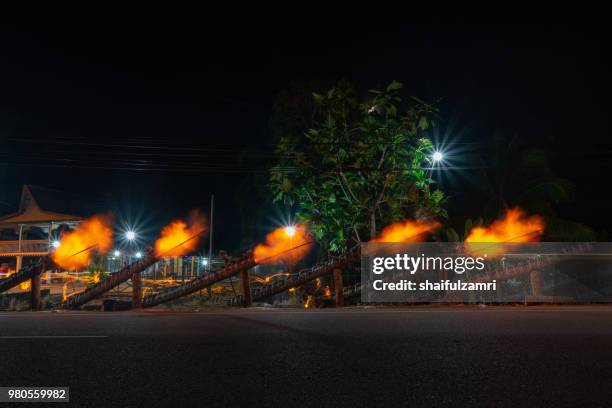 traditional cannon made from coconut palm tree light up during the celebration of eid-mubarak. - eid mubarak stockfoto's en -beelden