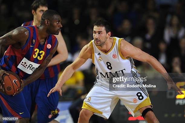 Pete Mickeal, #33 of Regal FC Barcelona competes withMarko Jaric, #8 of Real Madrid during the Euroleague Basketball 2009-2010 Play Off Game 2...