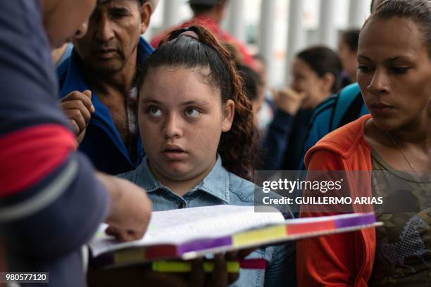 Migrants line up at El Chaparral port of entry in Tijuana, Mexico, in the boder with the United States on June 21, 2018. - US lawmakers were poised...