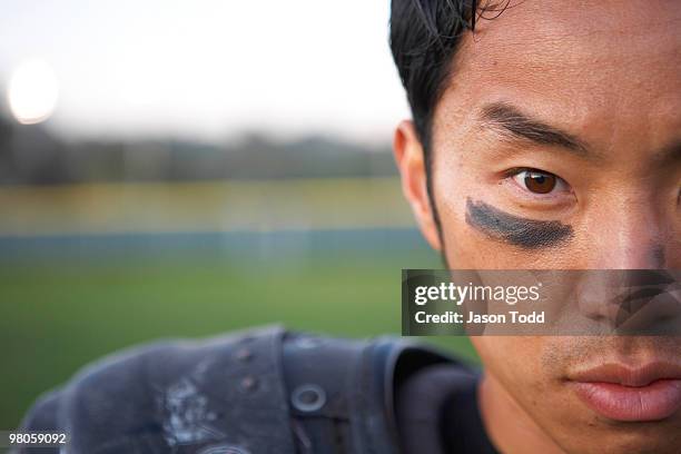 close-up of man in football gear on grassy field - jason todd stockfoto's en -beelden