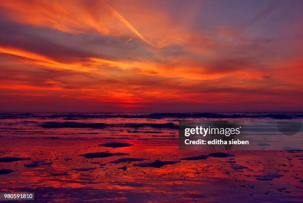 abendrot an der nordsee - nordsee ストックフォトと画像