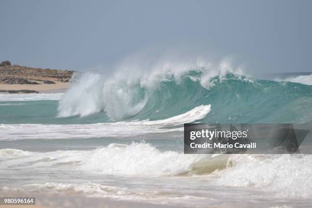 large ocean waves, boa vista, cape verde - cape verde stockfoto's en -beelden