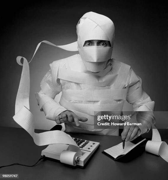 Man Ringing Up Adding Machine 1,069 Adding Machine Receipt Stock Photos, High-Res Pictures, and ...