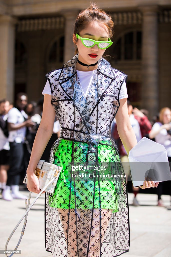 Street Style -Paris Fashion Week - Menswear Spring-Summer 2019 : Day Three