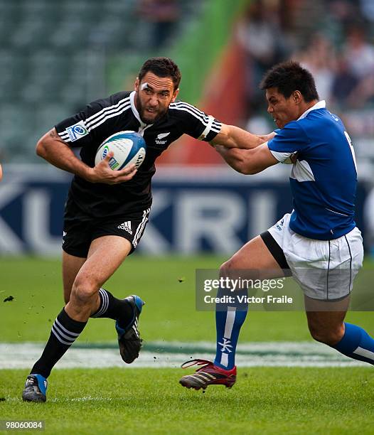 Zar Lawrence of New Zealand moves the ball up against Wang Kuo-Feng of Chinese Taipei on day one of the IRB Hong Kong Sevens on March 26, 2010 in...