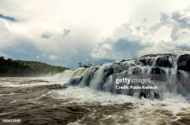 saltos horizontales. - saldos stock pictures, royalty-free photos & images