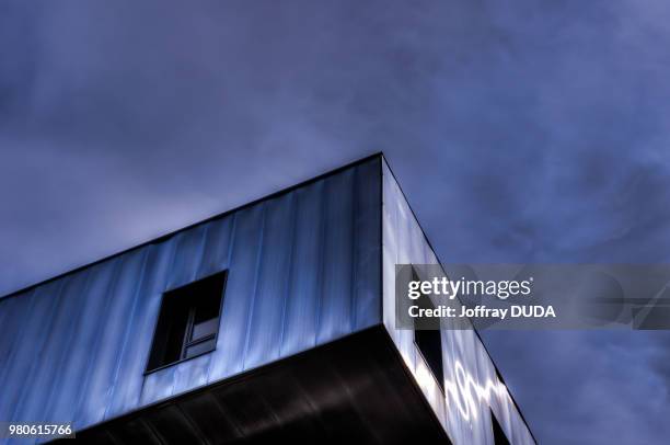 triangle - steel shed stock pictures, royalty-free photos & images