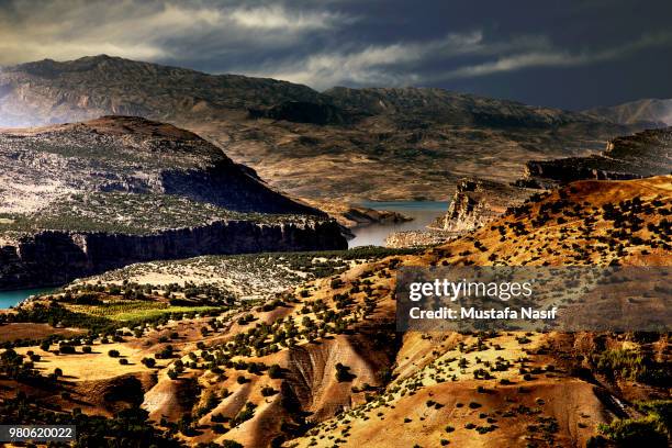 hills and river, sanliurfa, turkey - シャンルウルファ ストックフォトと画像