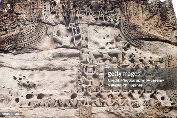 bas-relief, angkor wat - banteay kdei stock pictures, royalty-free photos & images