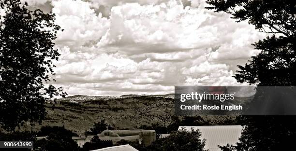 the view from abiquiu - abiquiu foto e immagini stock