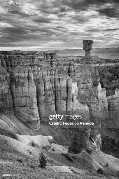 layered rock formations, bryce canyon national park, utah, usa - thor's hammer stock pictures, royalty-free photos & images