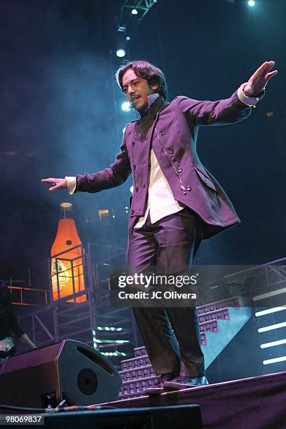 Singer Pee Wee performs on stage during Latino 96.3 FM�s CALIBASH 2010 concert at the Staples Center on March 24, 2010 in Los Angeles, California.