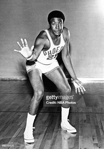 Paul Silas of the Phoenix Suns poses for a mock action portrait in 1971 in Phoenix, Arizona. NOTE TO USER: User expressly acknowledges and agrees...