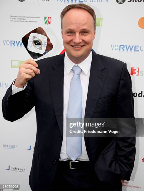 Oliver Welke Heute Show Photos And Premium High Res Pictures - Getty Images