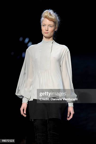 Model walks the runway during the Fendi Milan Fashion Week womenswear Autumn/Winter 2010 show on February 25, 2010 in Milan, Italy.