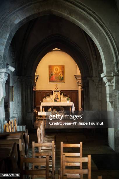 chapel of the blessed sacrament st. martin church, église saint martin, chagny, bourgogne, france - église stock-fotos und bilder