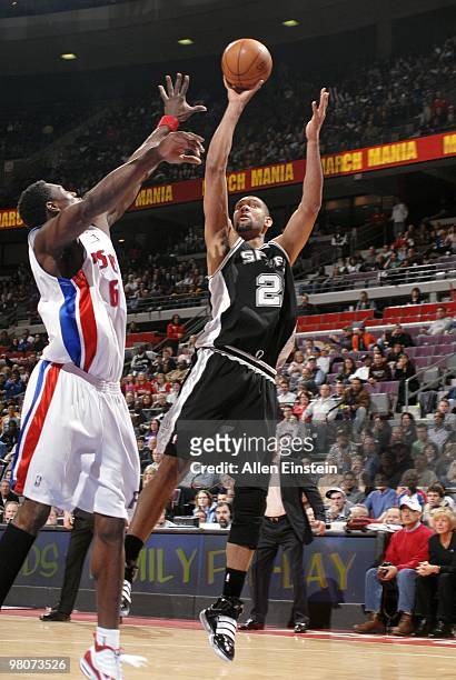 Tim Duncan of the San Antonio Spurs shoots a jumper against Ben Wallace of the Detroit Pistons during the game at the Palace of Auburn Hills on...