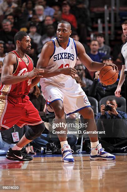 Elton Brand of the Philadelphia 76ers posts up against Leon Powe of the Cleveland Cavaliers during the game at Wachovia Center on March 12, 2010 in...