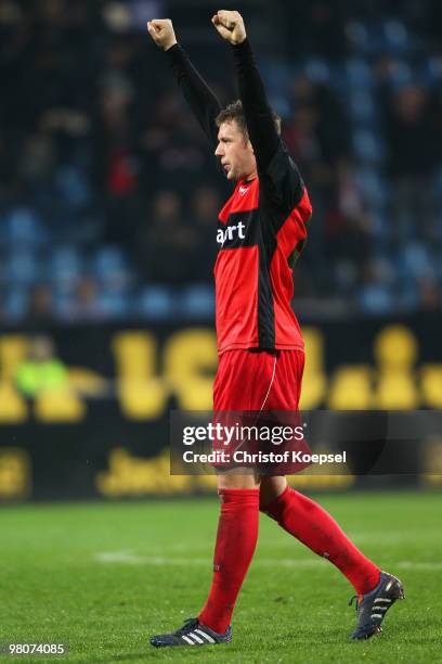 Marco Russ of Frankfurt celebrates the 2:1 victory after the Bundesliga match between VfL Bochum and Eintracht Frankfurt at Rewirpower Stadium on...