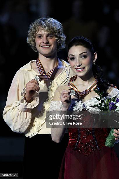 Meryl Davis and Charlie White of USA pose with their Silver medals after the Ice Dance Free Dance during the 2010 ISU World Figure Skating...