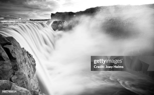 dettifoss waterfall in vatnajokull national park, iceland - dettifoss waterfall foto e immagini stock