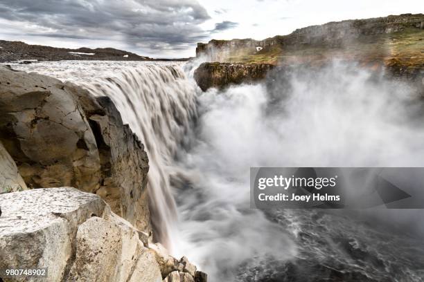 dettifoss waterfall in vatnajokull national park, iceland - dettifoss waterfall foto e immagini stock