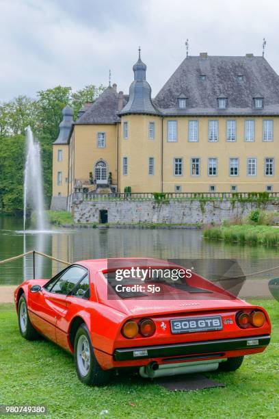 ferrari 308 gtb 1980s italian sports car - "sjoerd van der wal" or "sjo" stock pictures, royalty-free photos & images