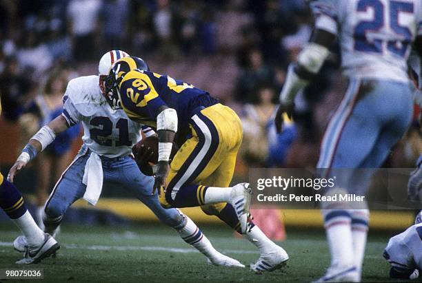 Los Angeles Rams Eric Dickerson in action vs Houston Oilers Derrick Hachett . Anaheim, CA 12/9/1984 CREDIT: Peter Read Miller