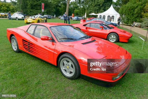 ferrari testarossa jaren 1980 sport op een auto show - sjoerd van der wal or sjo stockfoto's en -beelden