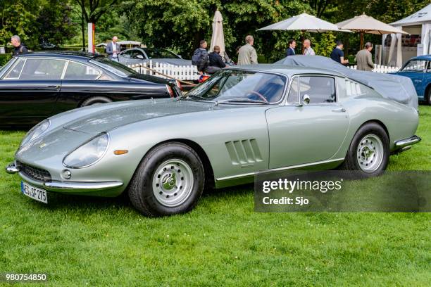 ferrari 275 gtb tweezits v12-aangedreven italiaanse gt oldtimer - sjoerd van der wal or sjo stockfoto's en -beelden