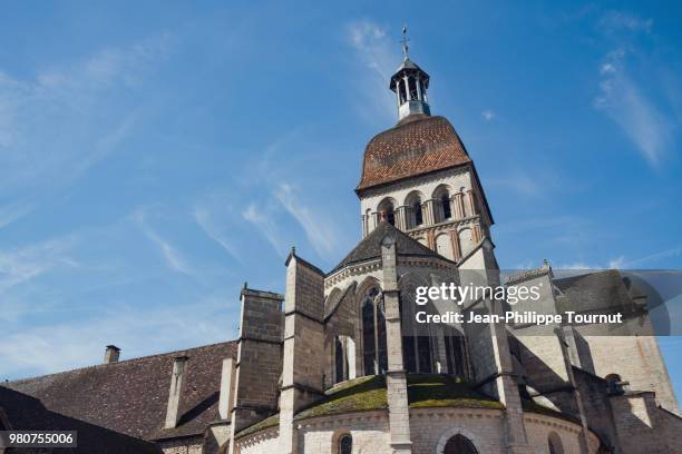 architecture of the back of notre-dame basilica in beaune, côte d'or, bourgogne, france - côte dor stock pictures, royalty-free photos & images