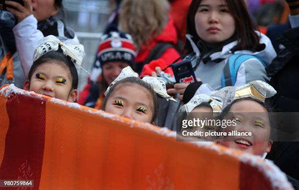 March 2018, South Korea, PyeongChang: Paralympics, Olympic Stadium: Korean children smile in the stands. Photo: Karl-Josef Hildenbrand/dpa