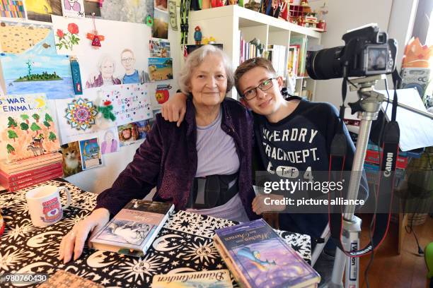 February 2018, Germany, Ettlingen: The 86 year old youtuber 'Marmeladenoma' photographed in her flat with her 16 year old granddaughter Enkel Janik...