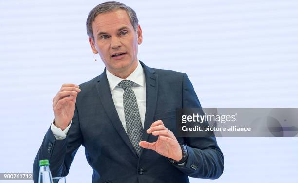 Dpatop - CEO of Porsche AG Oliver Blume speaks during an annual press conference to present his company's figures from the year 2017, in Stuttgart,...