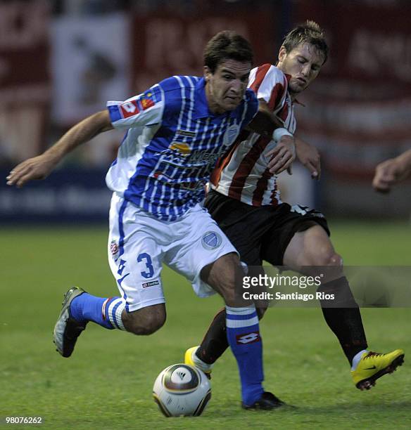 Gaston Fernandez of Estudiantes vies for the ball with David Ramirez of Godoy Cruz during a match as part of the Torneo Clausura 2010 on March 26,...