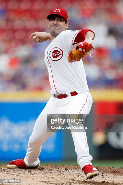 Matt Harvey of the Cincinnati Reds pitches in the second inning against the Chicago Cubs at Great American Ball Park on June 21, 2018 in Cincinnati,...