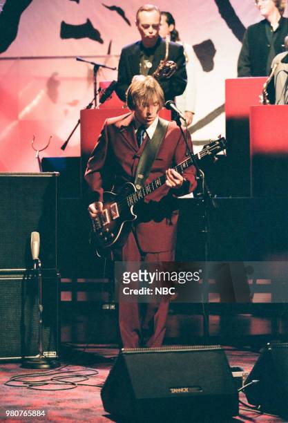 Episode 1621 -- Pictured: Musical guest Robert Sledge of "Ben Folds Five" performing on June 08, 1999 --