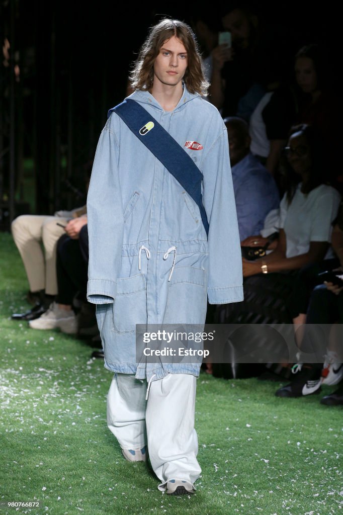 Off-White : Runway - Paris Fashion Week - Menswear Spring/Summer 2019