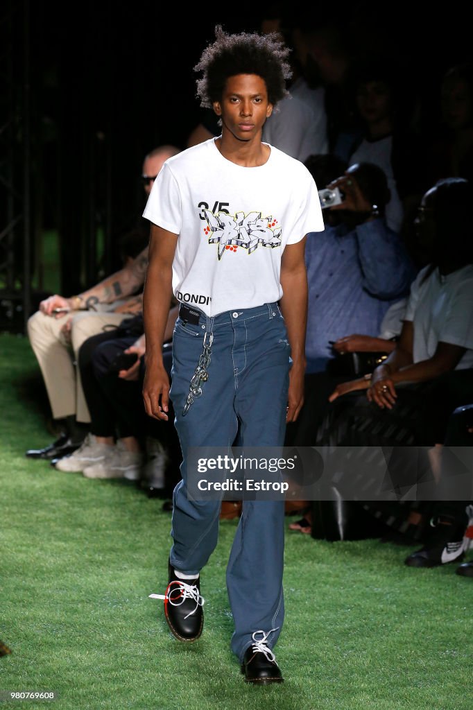 Off-White : Runway - Paris Fashion Week - Menswear Spring/Summer 2019